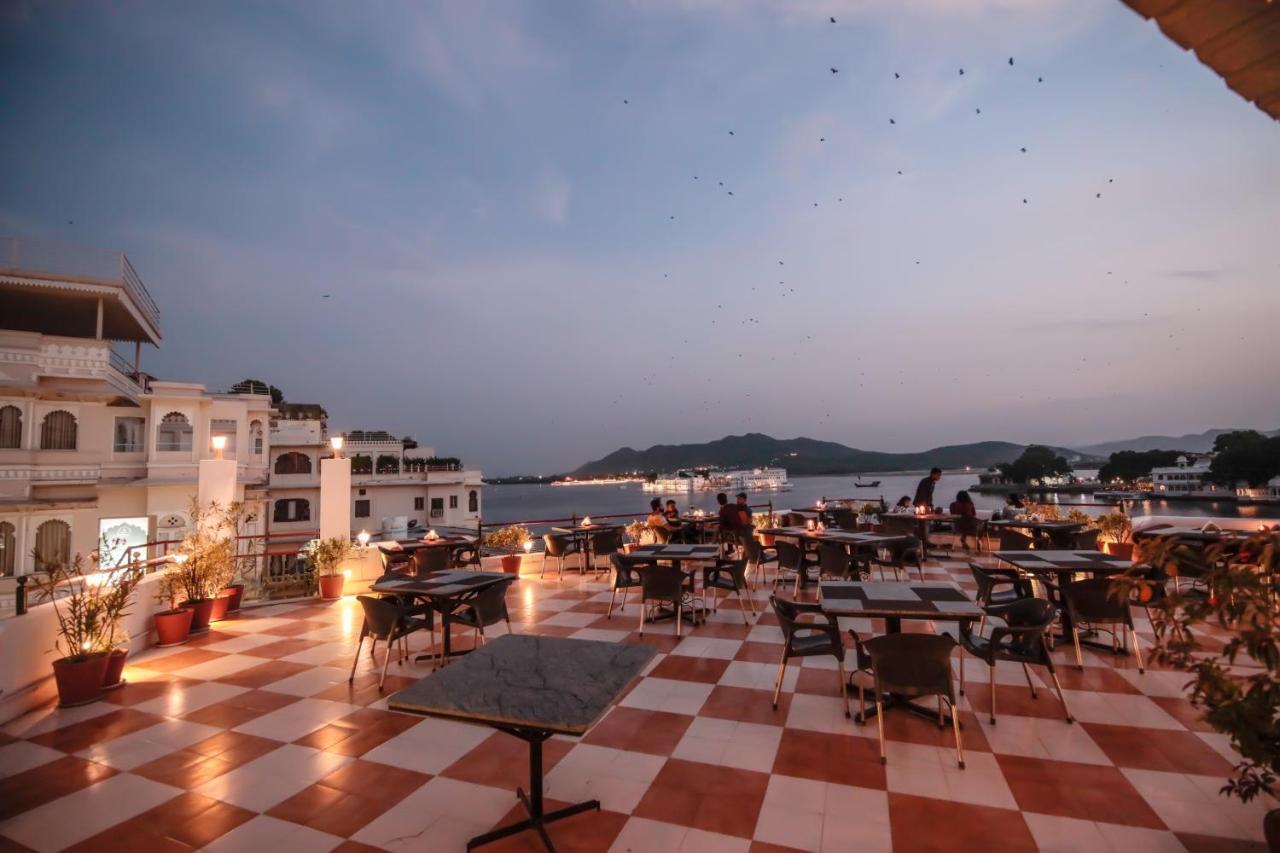 Hotel Devraj Niwas On Lake Pichola Udajpur Zewnętrze zdjęcie