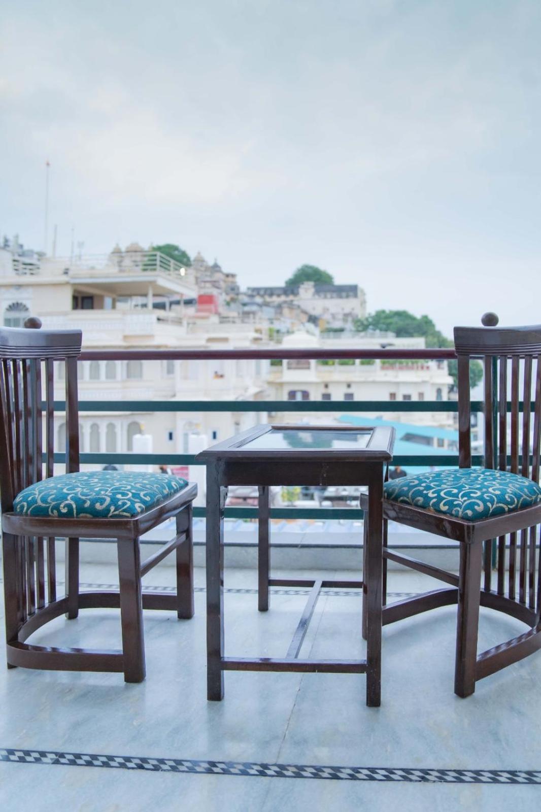 Hotel Devraj Niwas On Lake Pichola Udajpur Zewnętrze zdjęcie