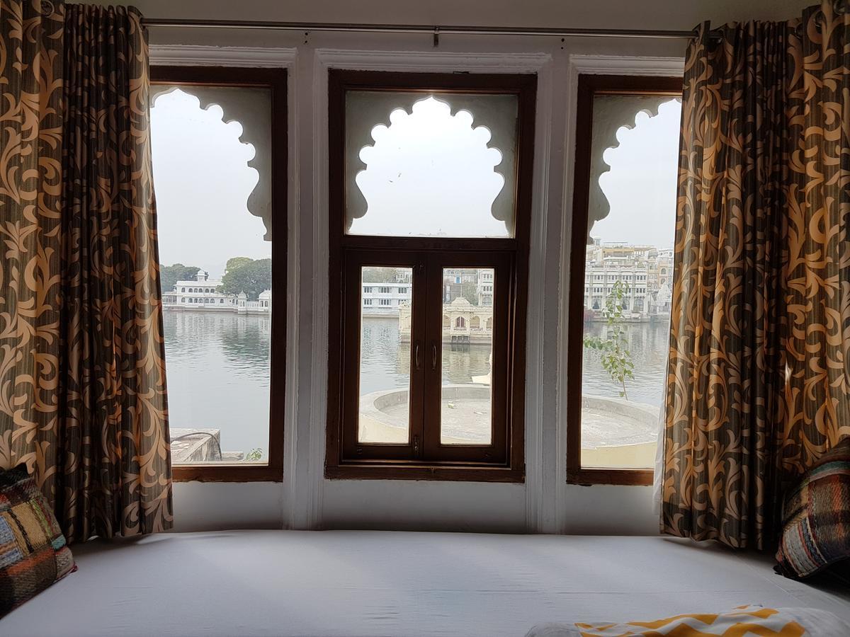 Hotel Devraj Niwas On Lake Pichola Udajpur Zewnętrze zdjęcie
