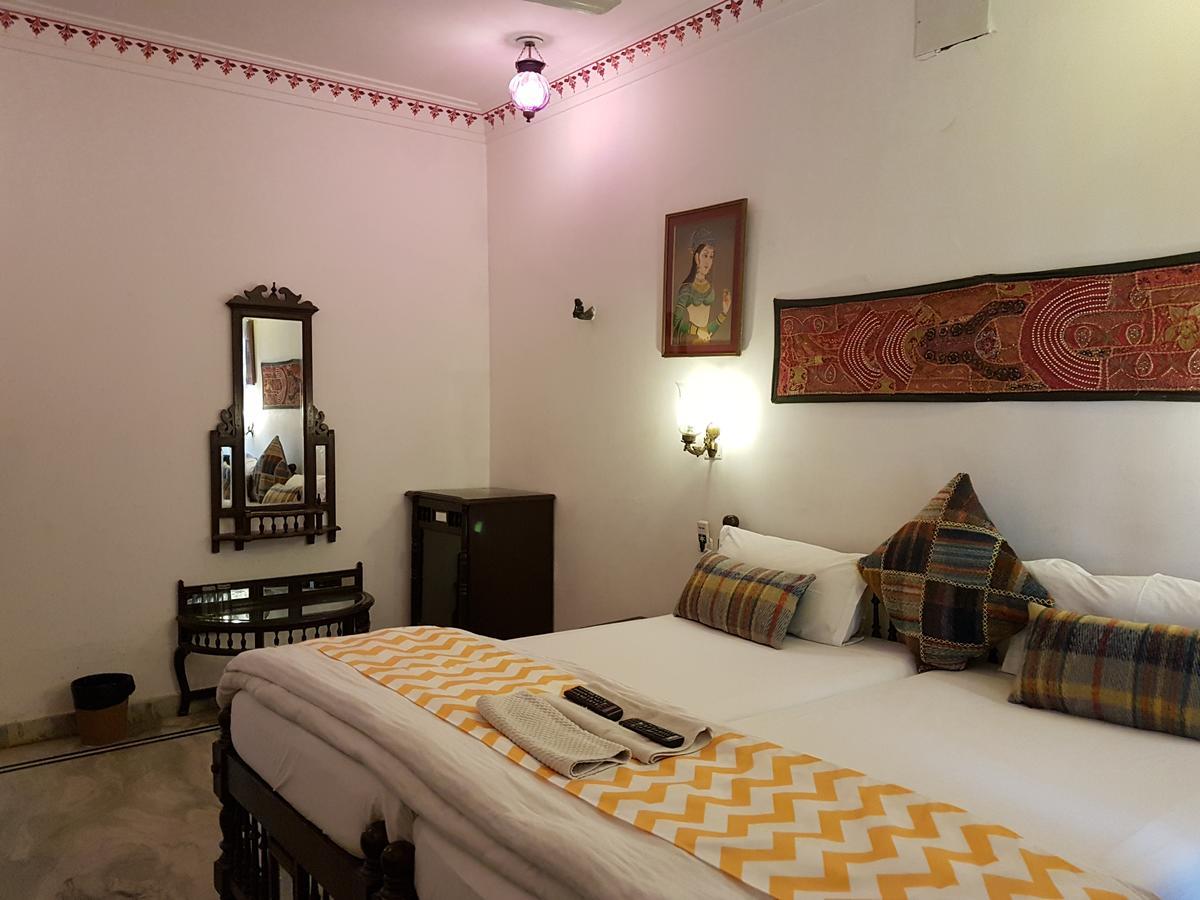 Hotel Devraj Niwas On Lake Pichola Udajpur Zewnętrze zdjęcie